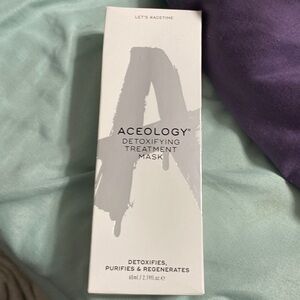 Aceology detoxifying treatment mask